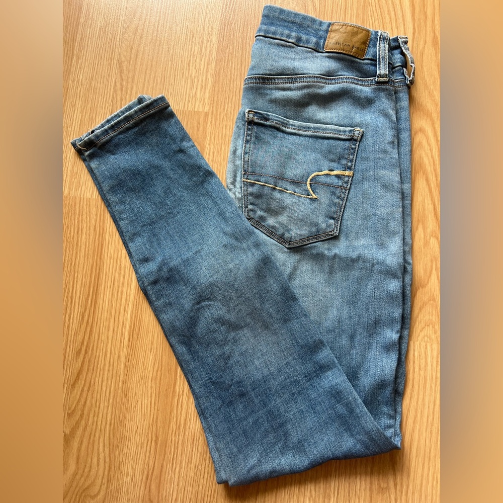 American Eagle Blue Jeggings with Stretch and Tapered Fit